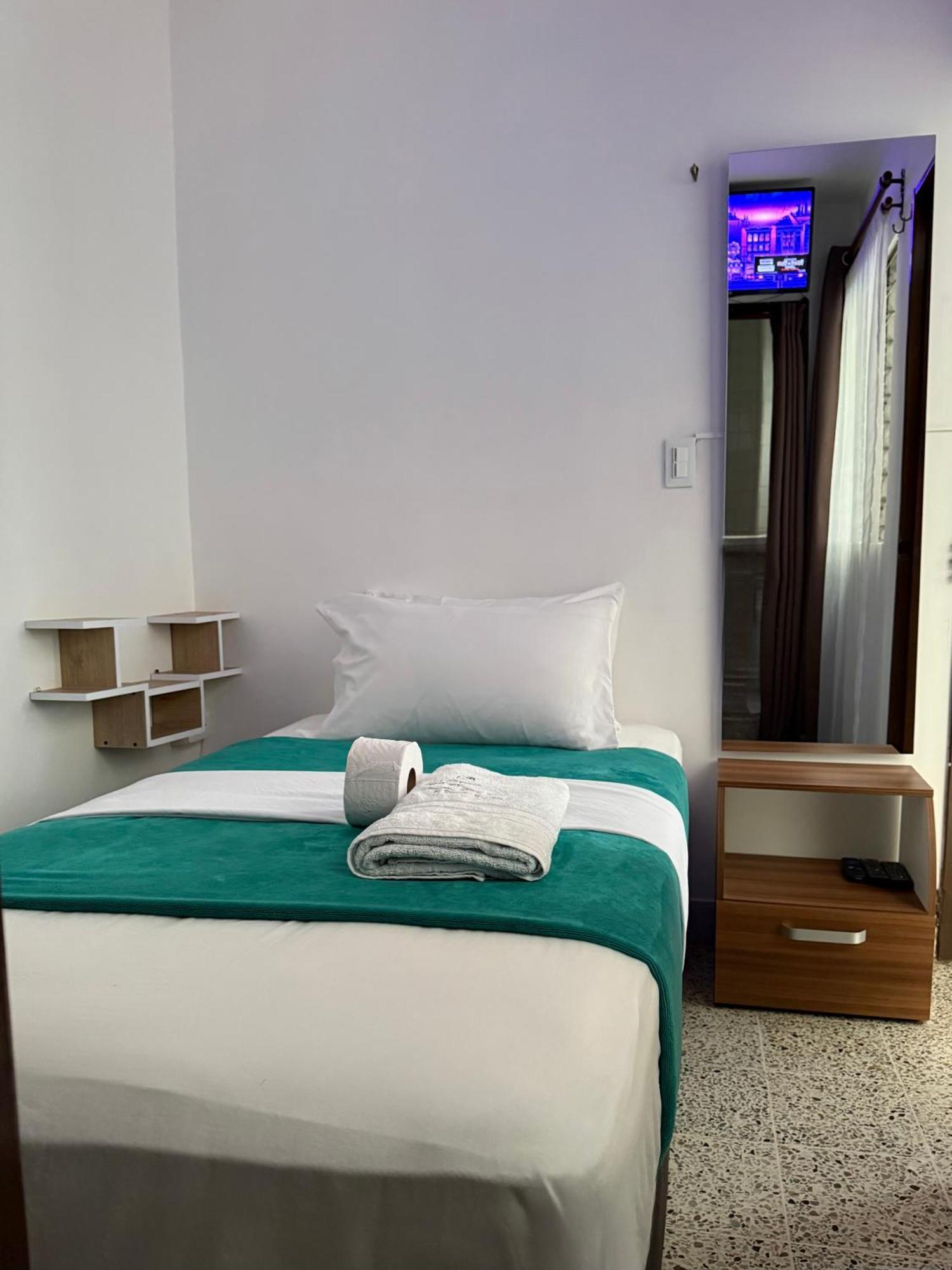 Roomies House By Rincon Homestay Medellin
